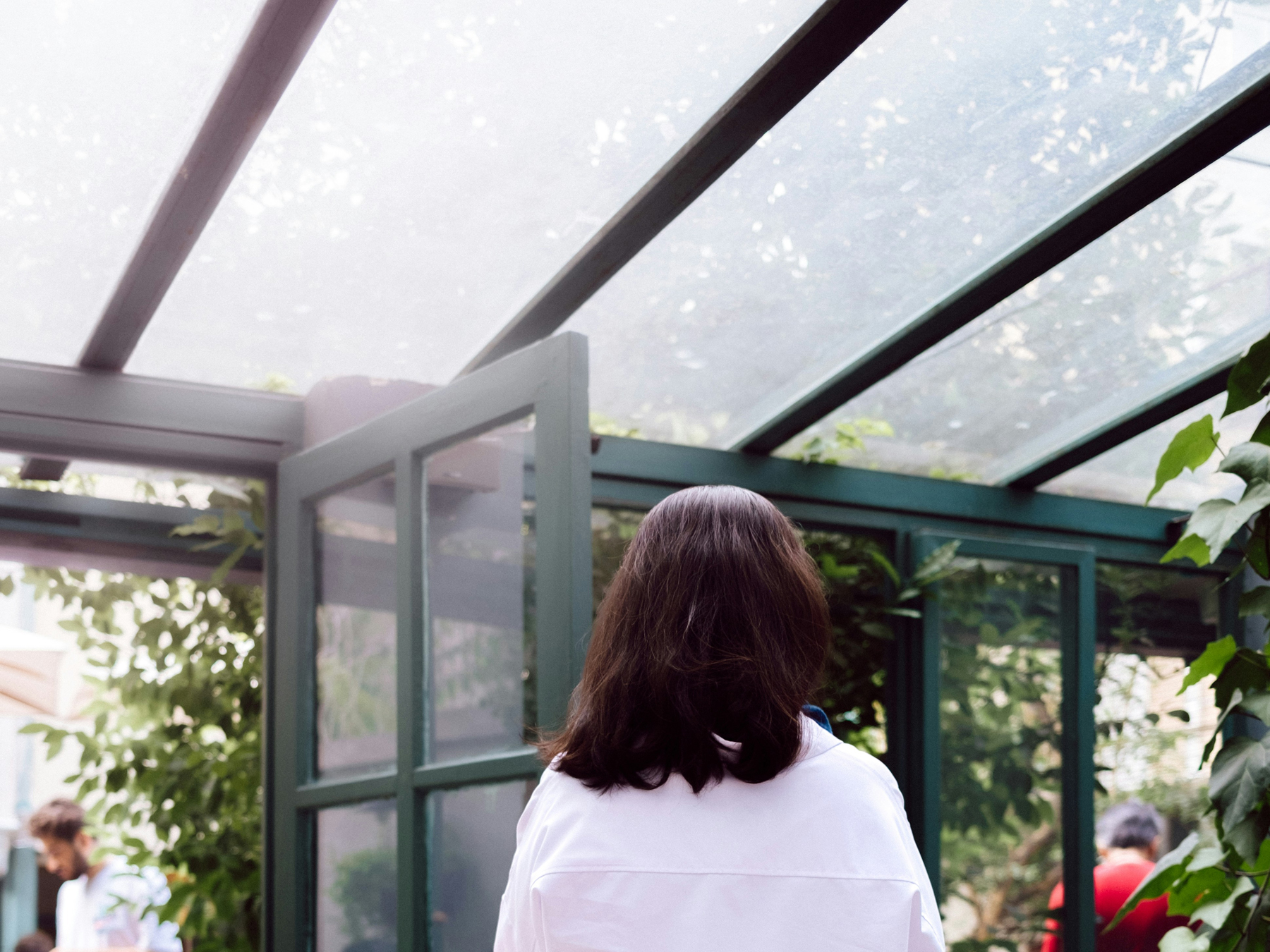 Glasüberdachung über einer Terrasse im Freien